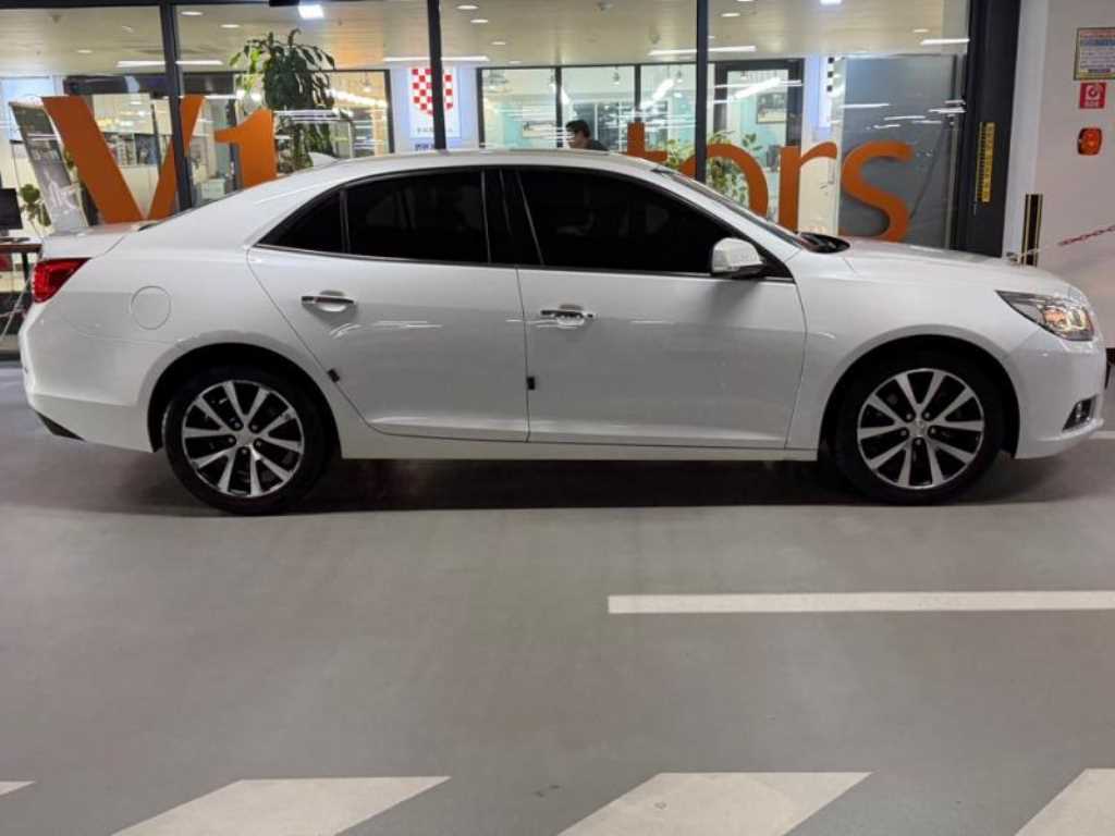Chevrolet Malibu - Vista 3