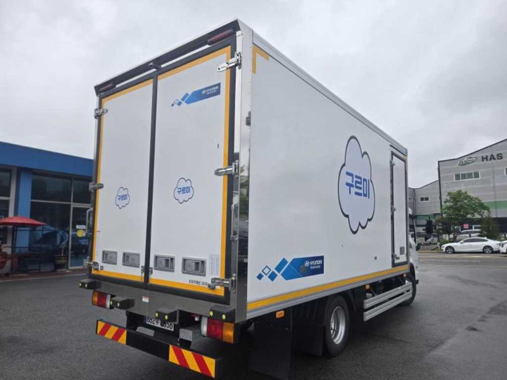 medium and large cargo truck - Vista 6