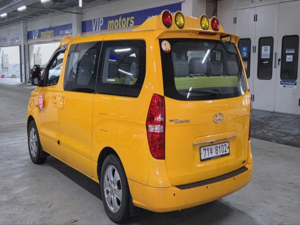 HYUNDAI Starex - Vista 5