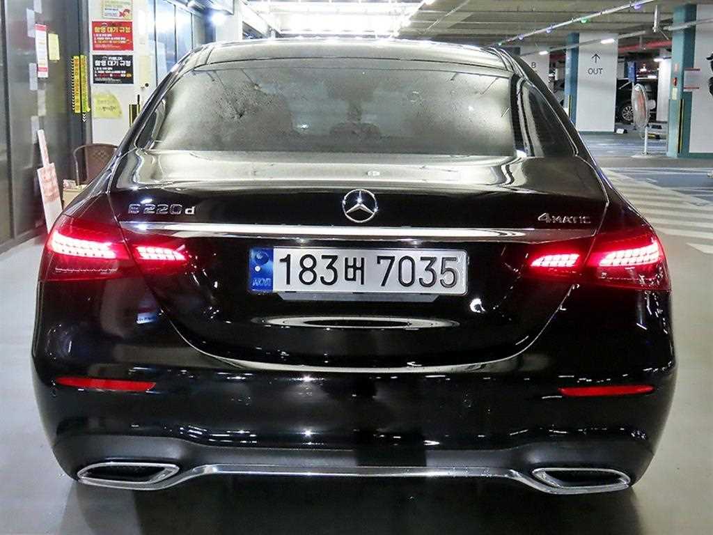 Mercedes Benz E class - Vista 5