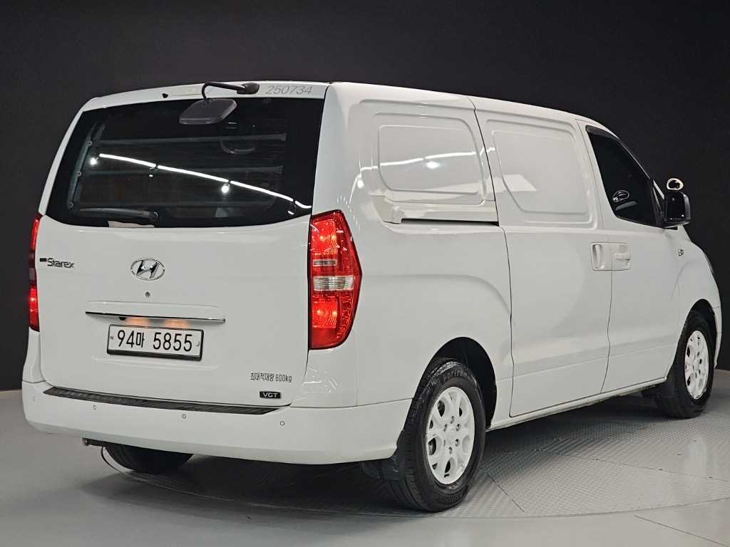 HYUNDAI Starex - Vista 4