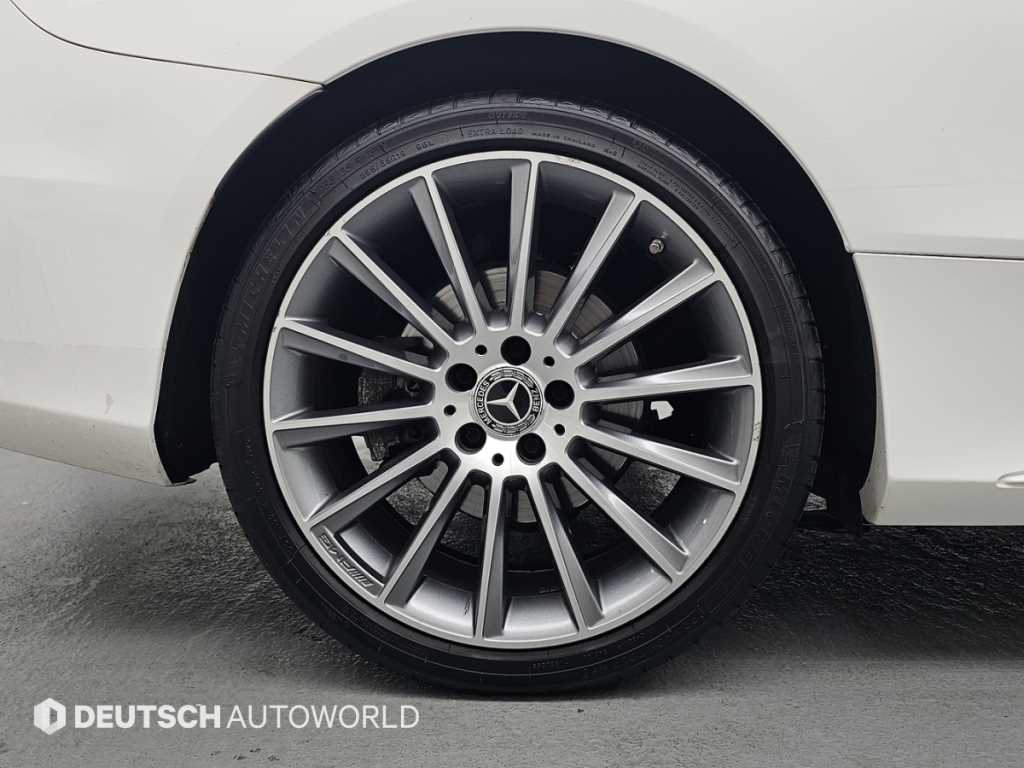 Mercedes Benz C Class - Vista 5
