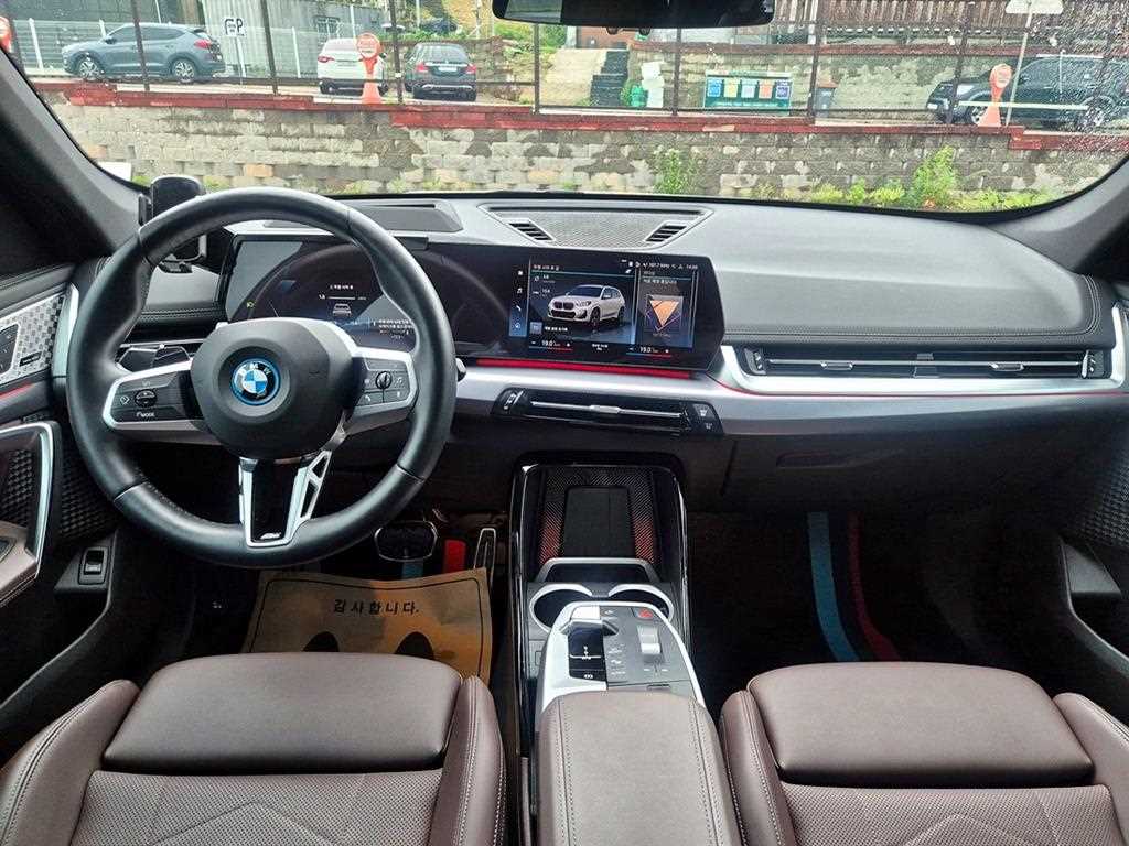 BMW iX1 - Vista 8