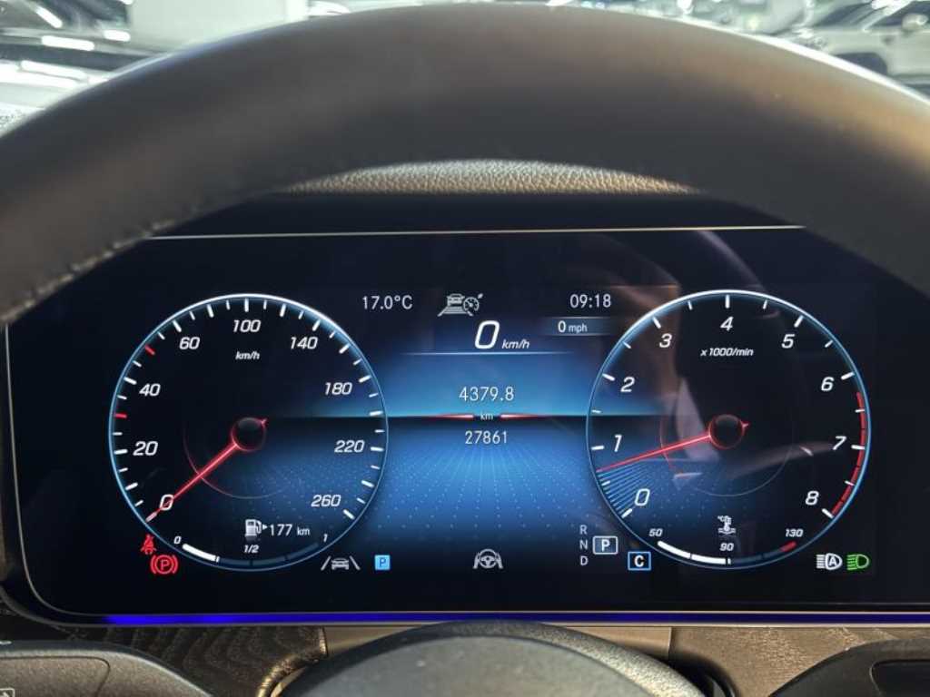 Mercedes Benz E class - Vista 8