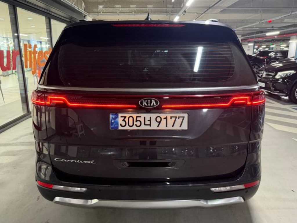KIA Carnival - Vista 5