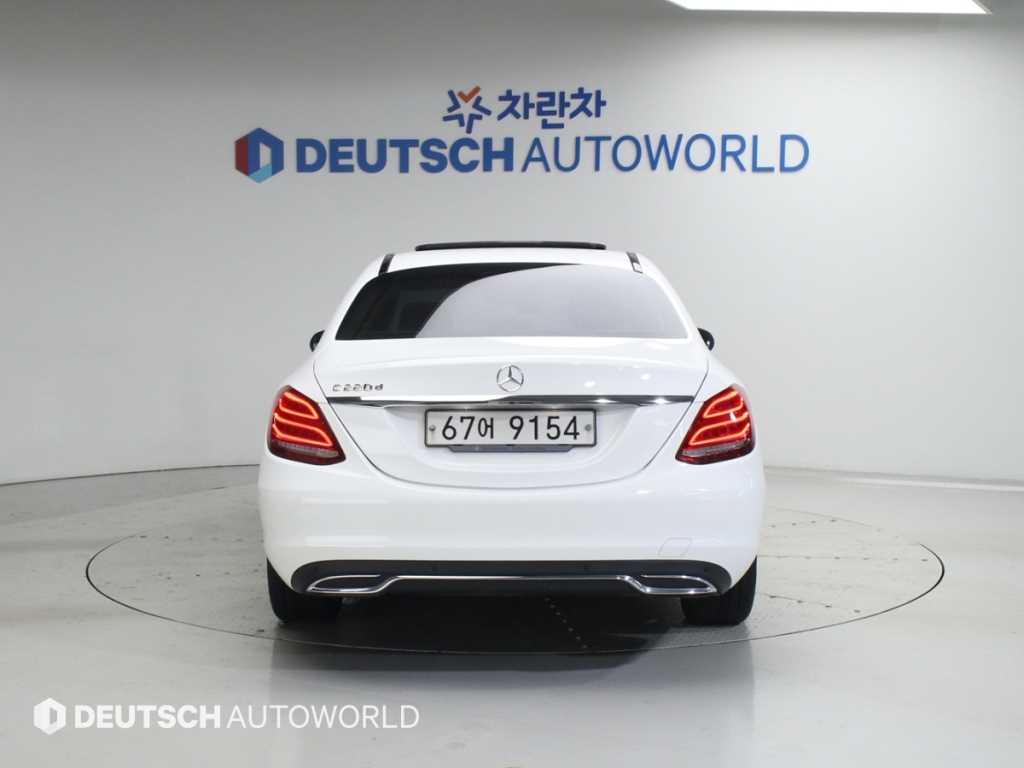 Mercedes Benz C Class - Vista 3