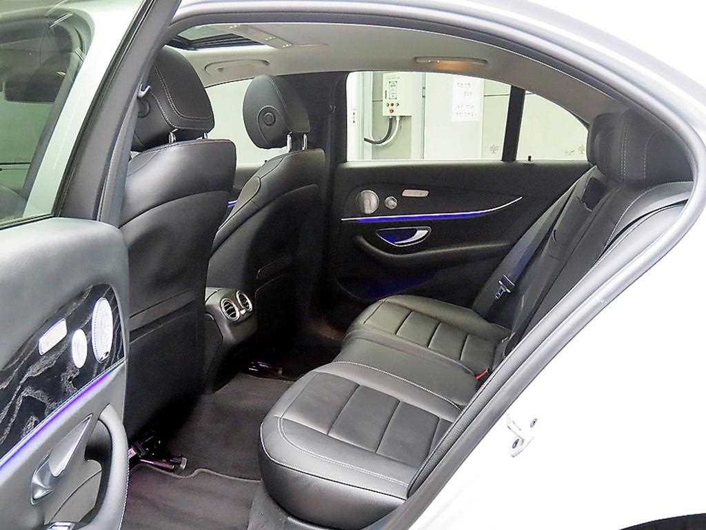 Mercedes Benz E class - Vista 6