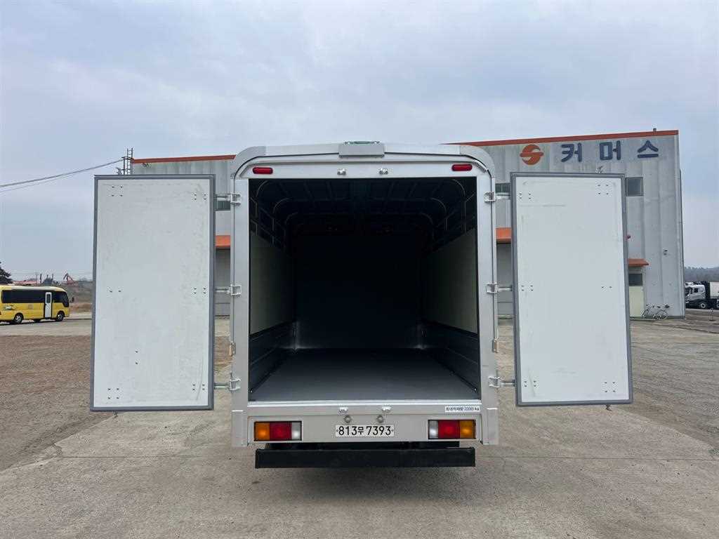 medium and large cargo truck - Vista 7