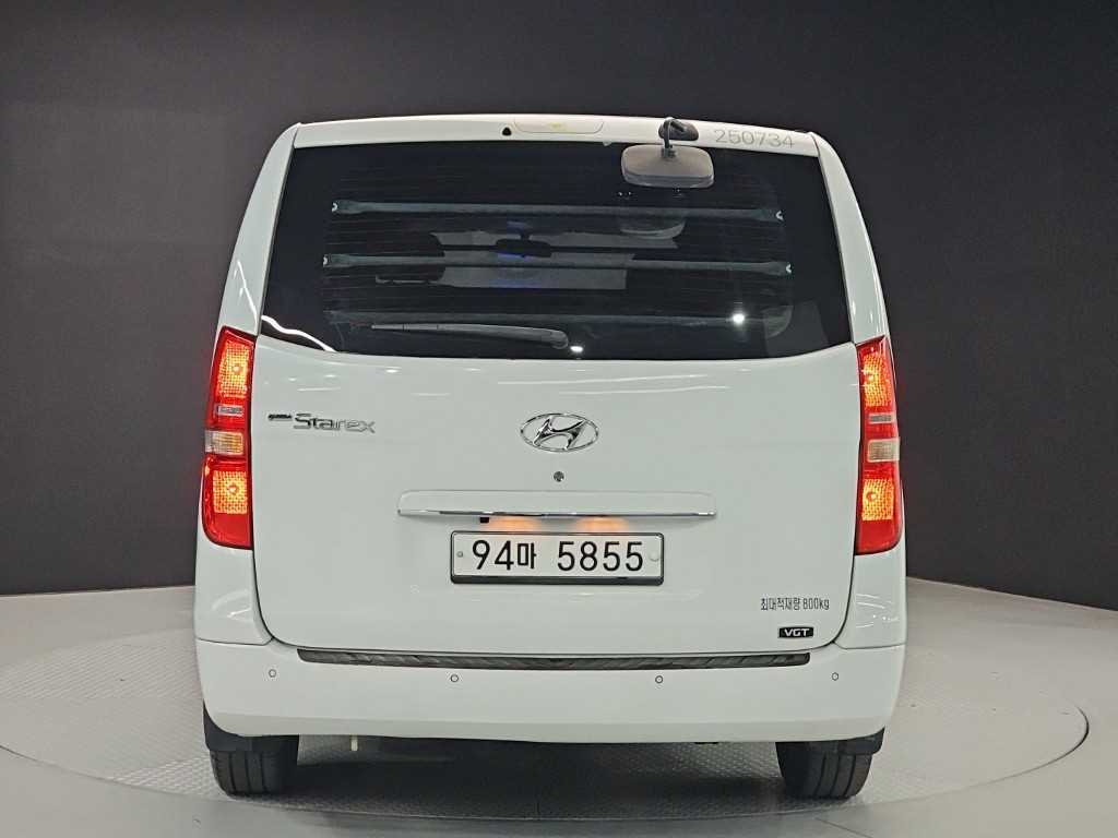 HYUNDAI Starex - Vista 3