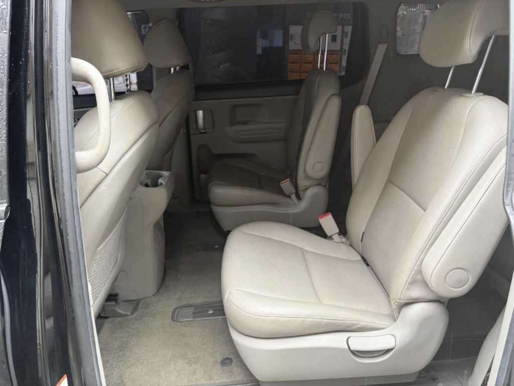 KIA Carnival - Vista 7