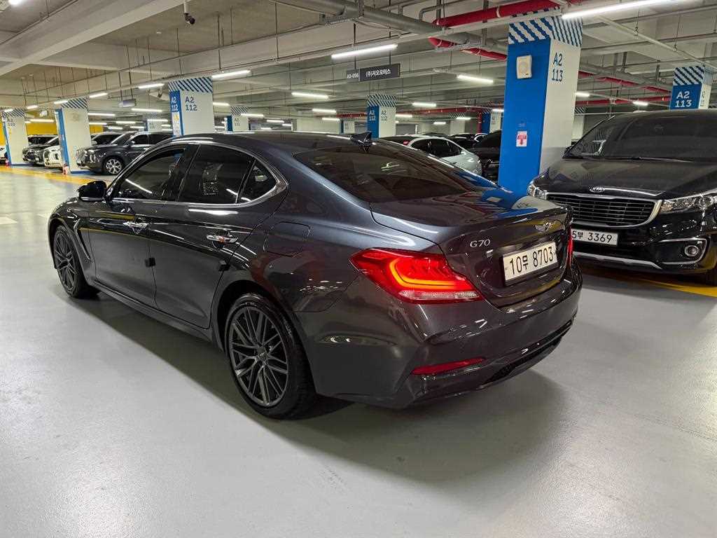 Genesis G70 - Vista 5