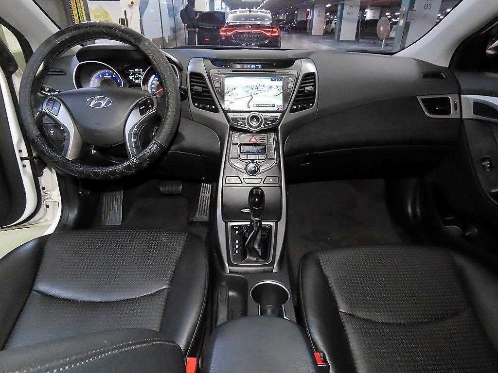 HYUNDAI Avante - Vista 7