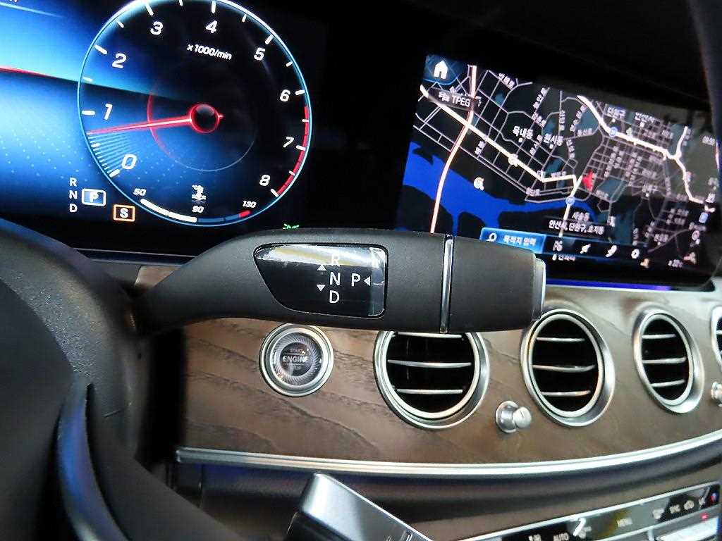 Mercedes Benz E class - Vista 10