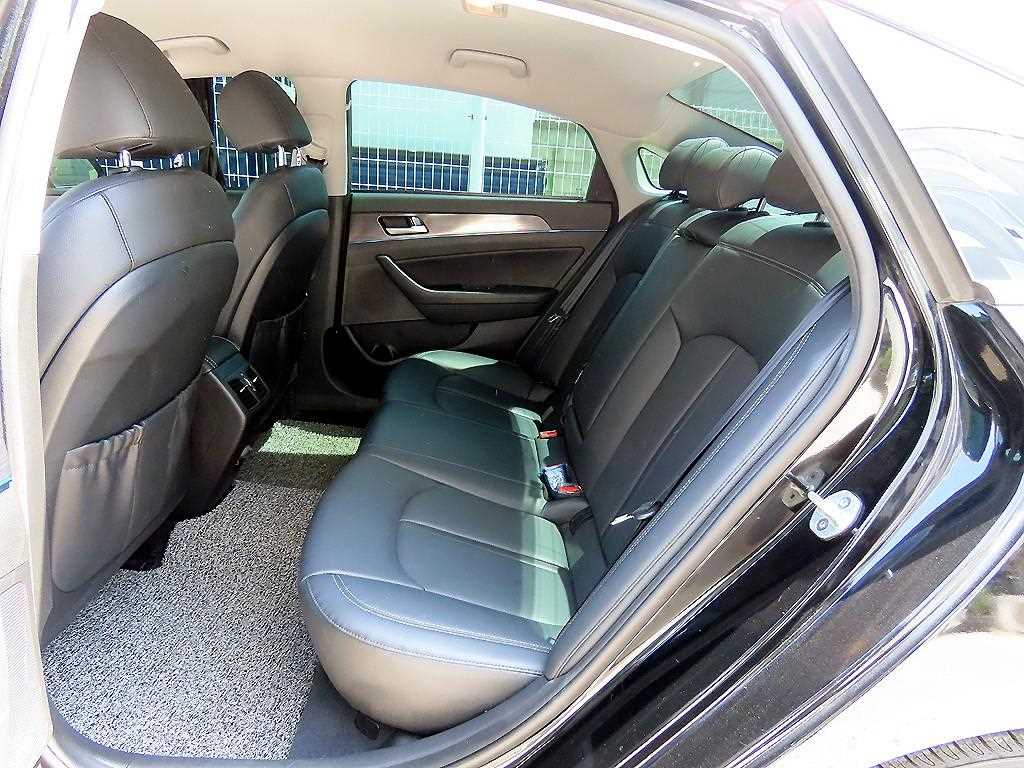 HYUNDAI Sonata - Vista 6