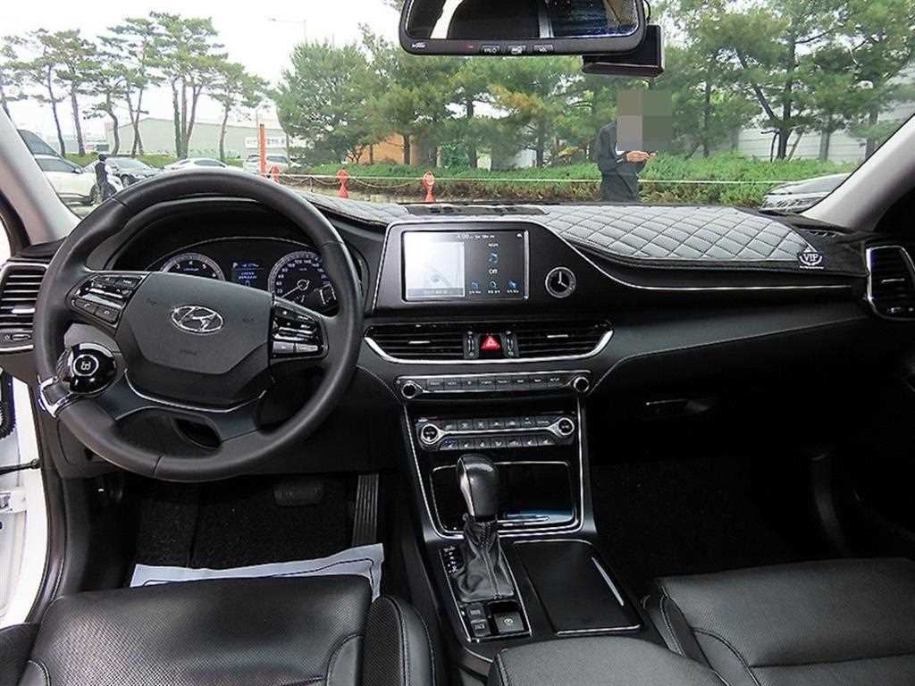 HYUNDAI Grandeur - Vista 7