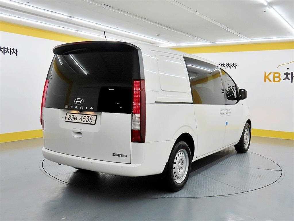 HYUNDAI Staria - Vista 4
