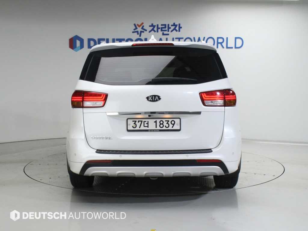 KIA Carnival - Vista 4