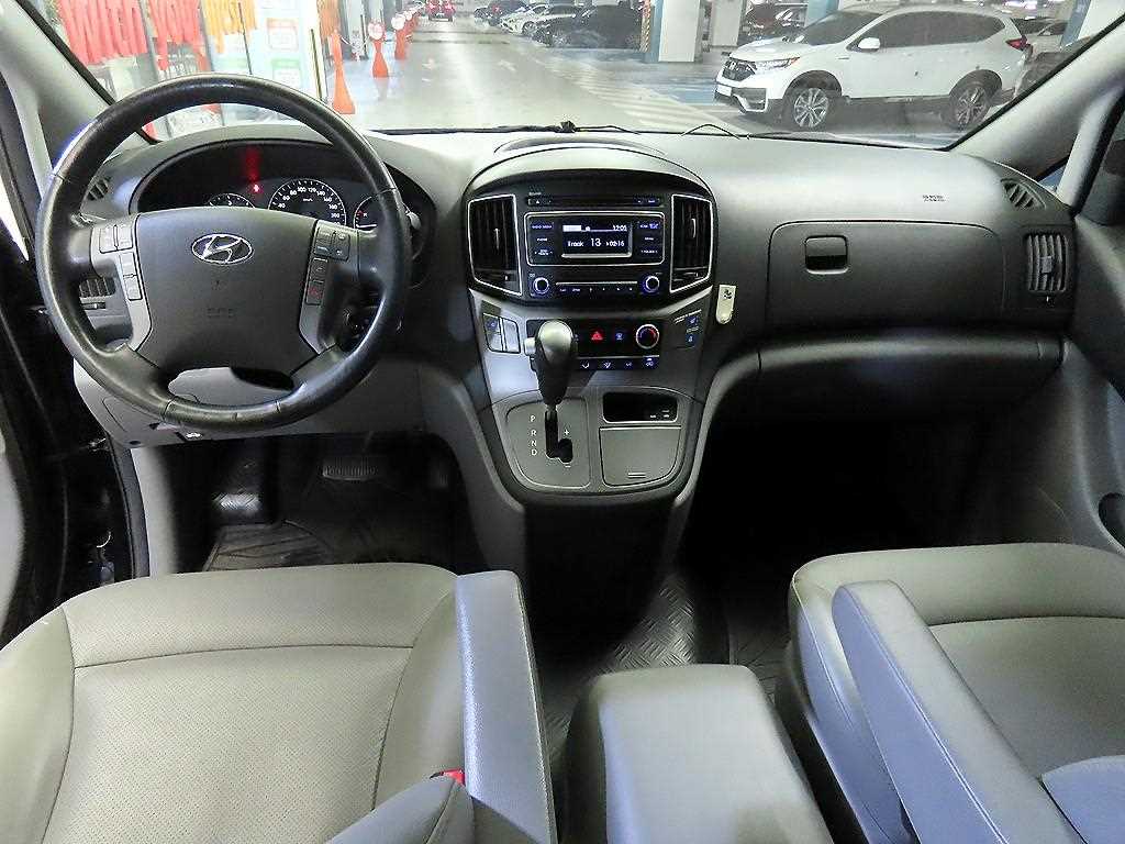 HYUNDAI Starex - Vista 10