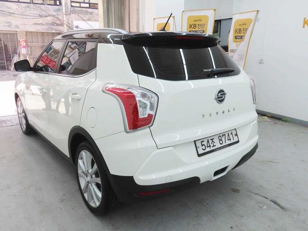 Ssangyong Tivoli - Vista 4