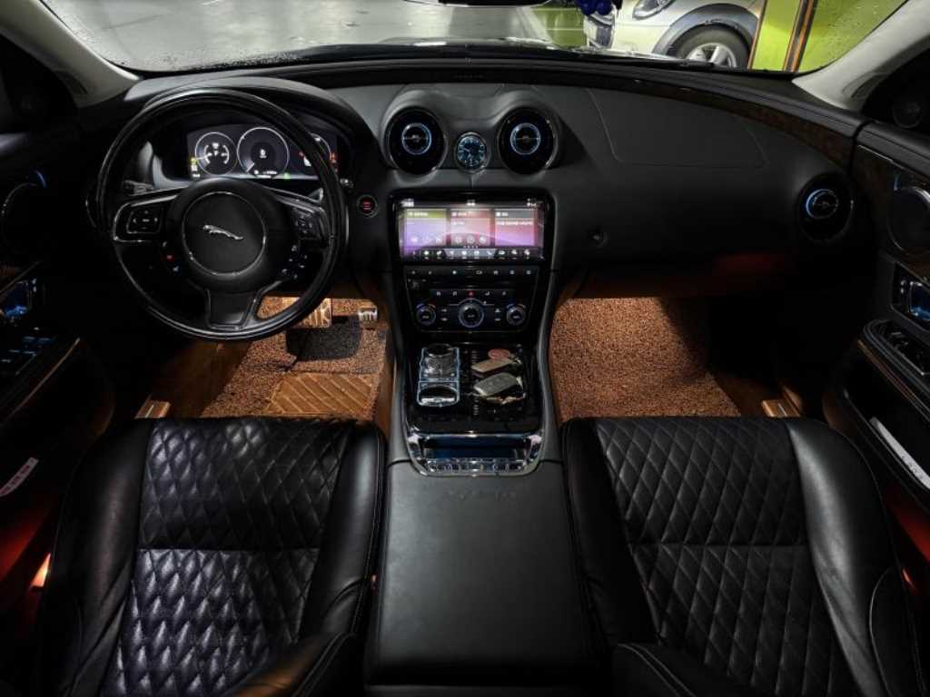 Jaguar XJ - Vista 4