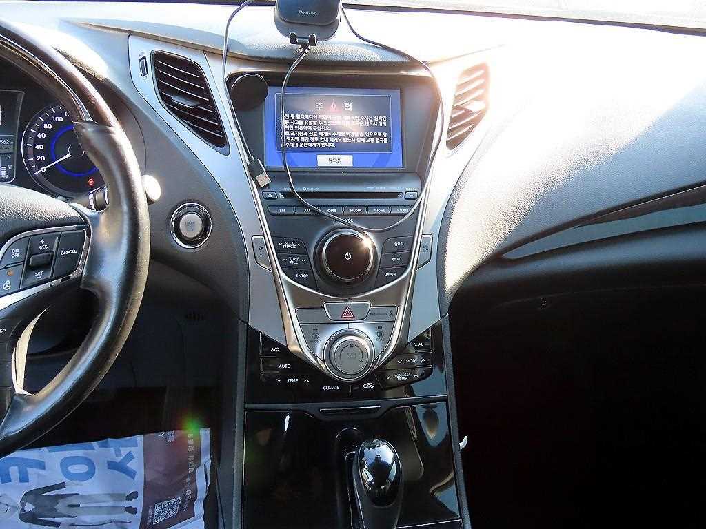 HYUNDAI Grandeur - Vista 10