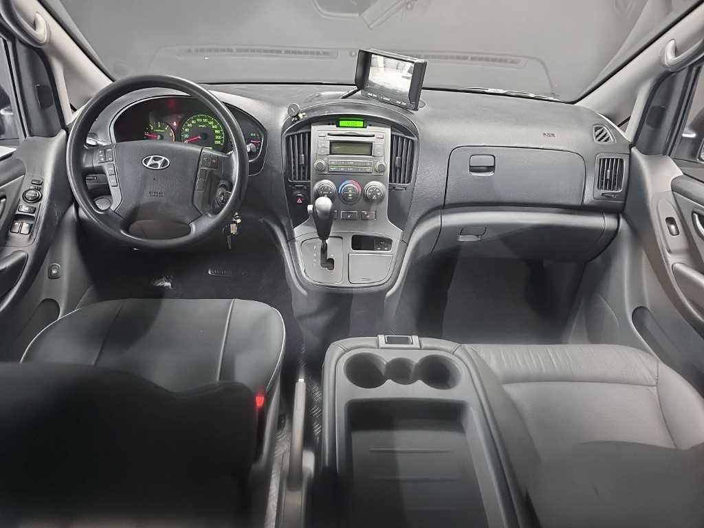 HYUNDAI Starex - Vista 3