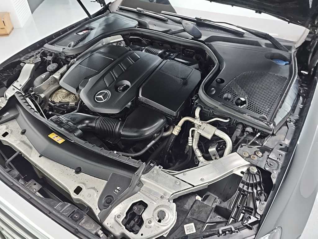 Mercedes Benz E class - Vista 5