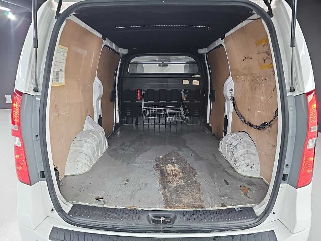 HYUNDAI Starex - Vista 12