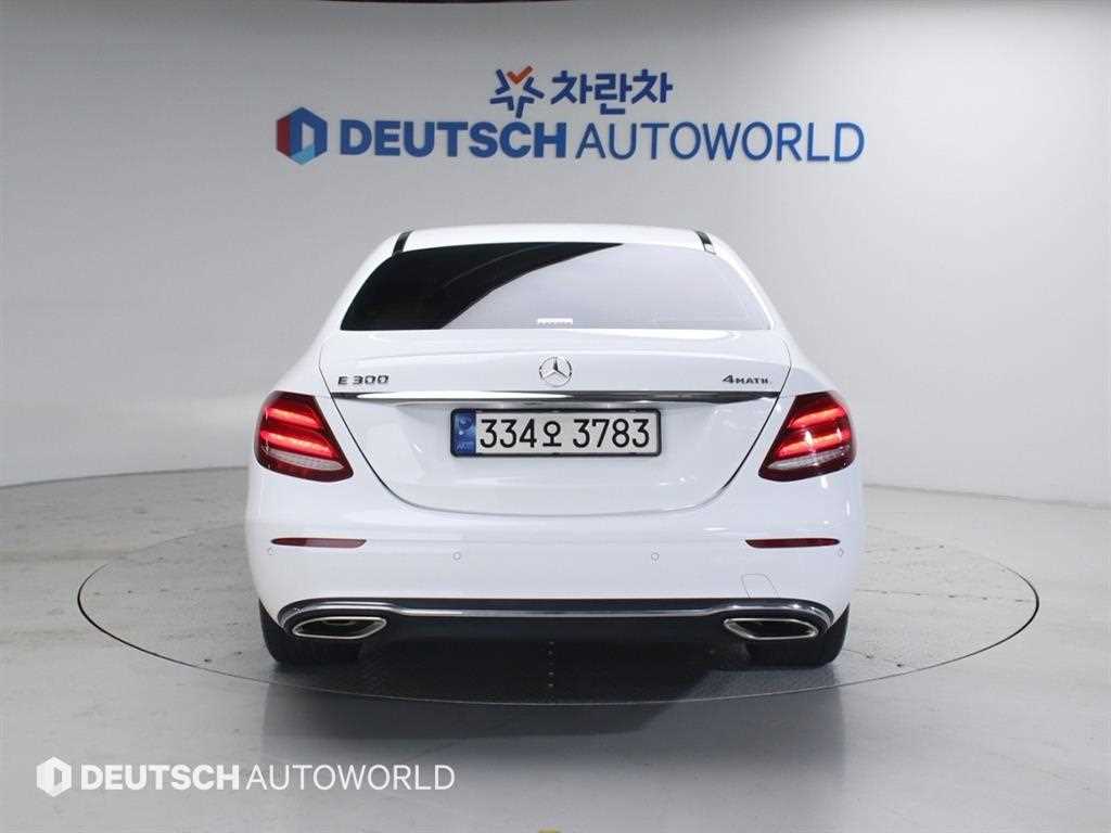 Mercedes Benz E class - Vista 4