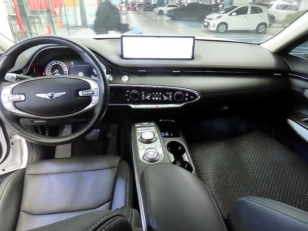 Genesis GV70 - Vista 10