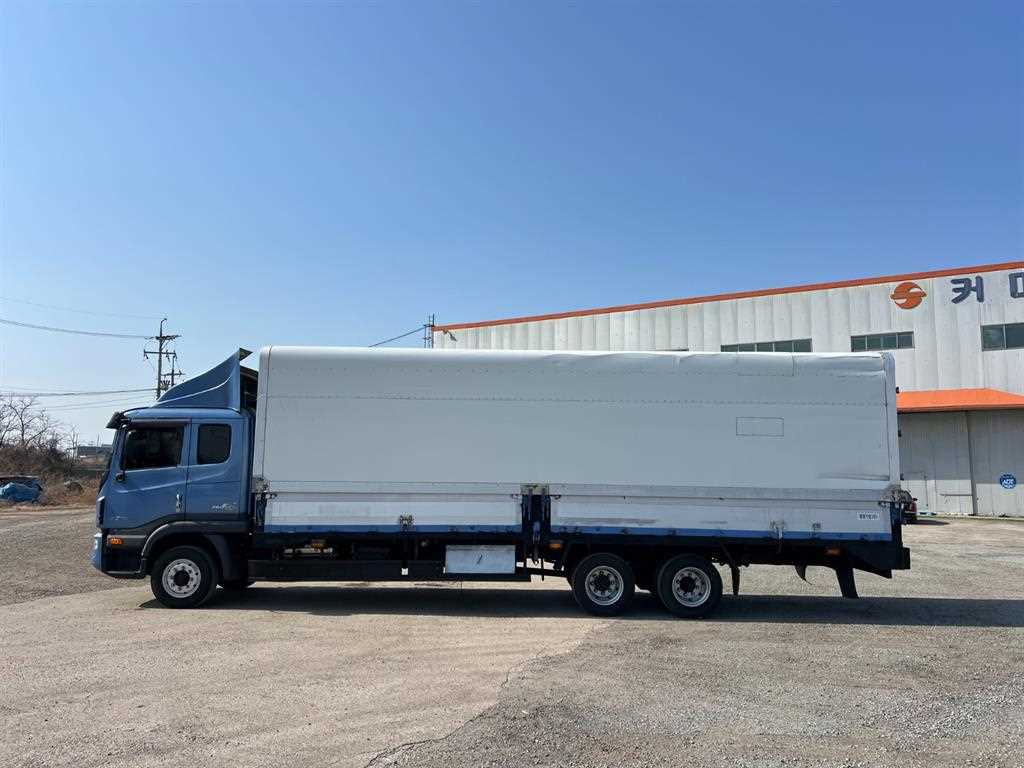 medium and large cargo truck - Vista 5