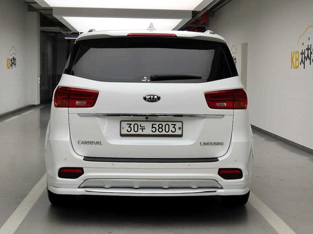 KIA Carnival - Vista 3