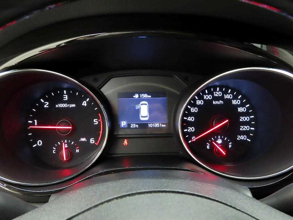 KIA Carnival - Vista 5