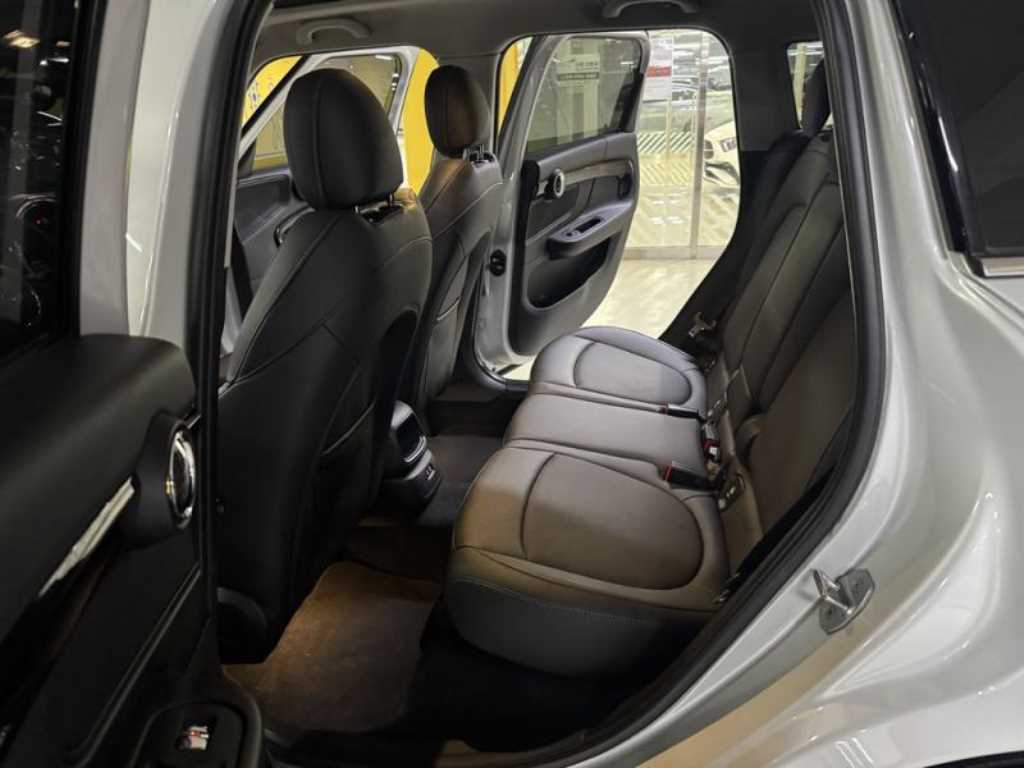 Mini Countryman - Vista 8