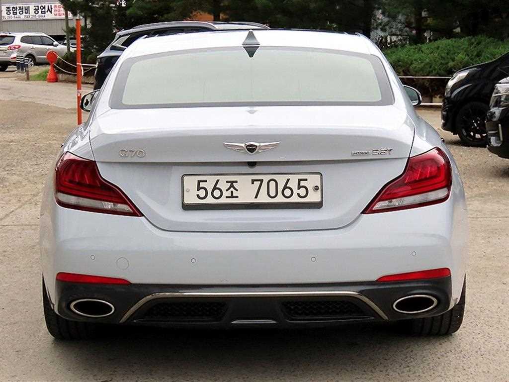 Genesis G70 - Vista 4