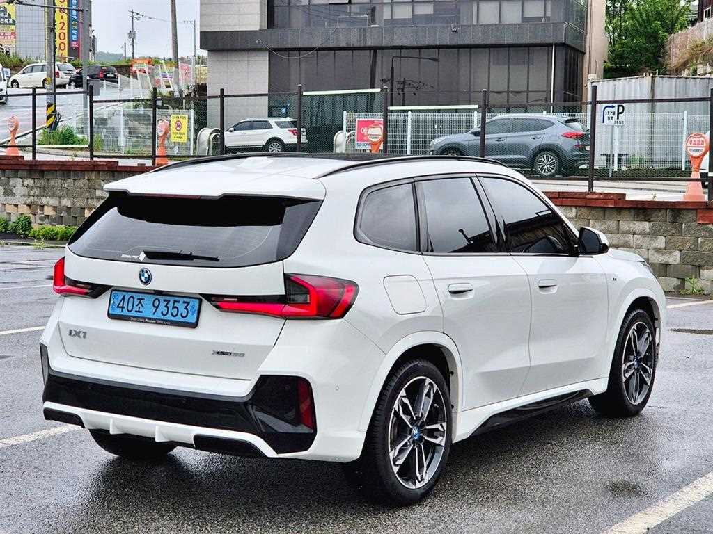 BMW iX1 - Vista 4