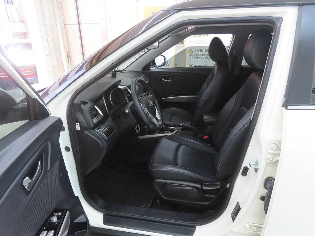 Ssangyong Tivoli - Vista 5