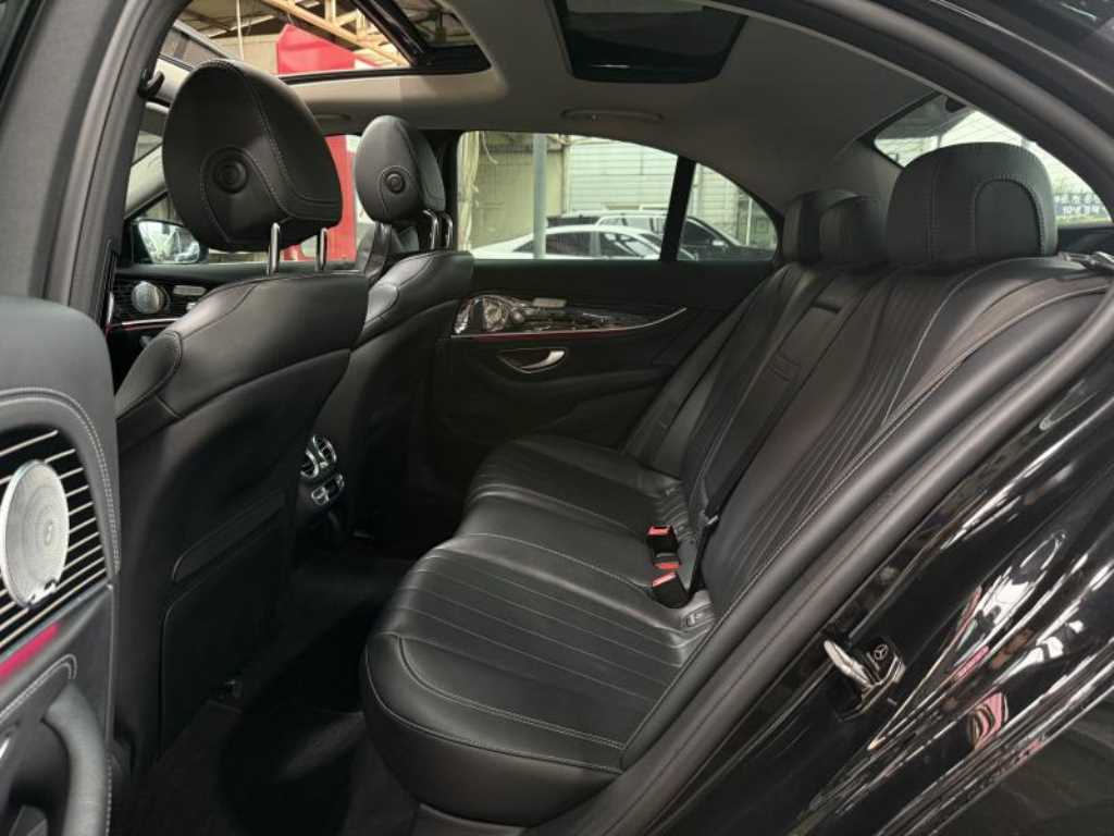 Mercedes Benz E class - Vista 9