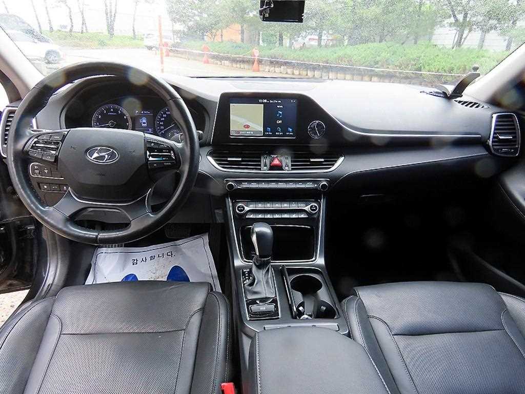 HYUNDAI Grandeur - Vista 7