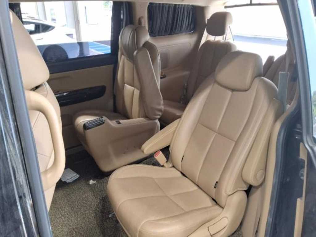 KIA Carnival - Vista 11