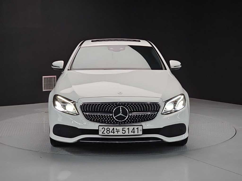 Mercedes Benz E class - Vista 2