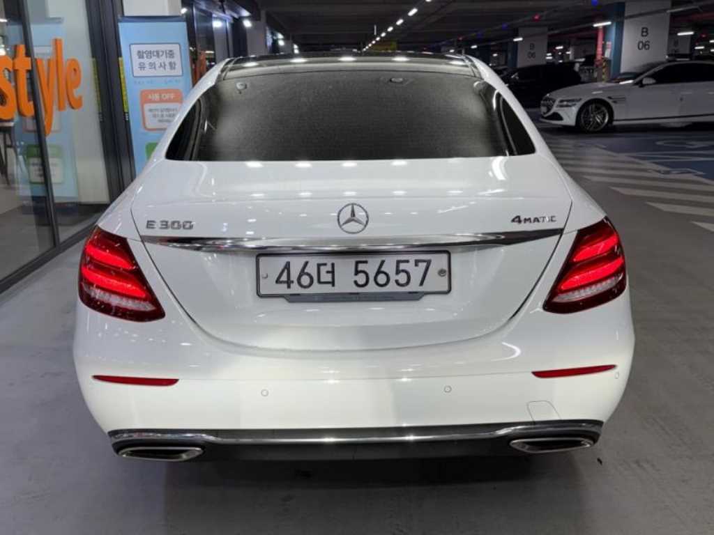 Mercedes Benz E class - Vista 5