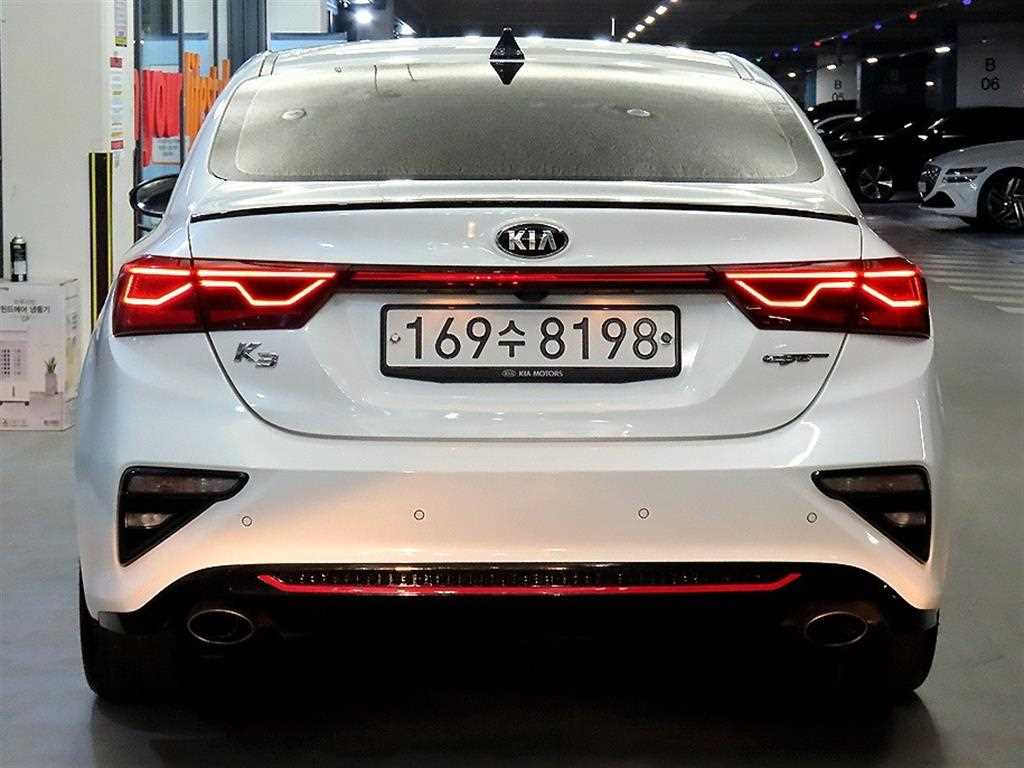 KIA K3 - Vista 5