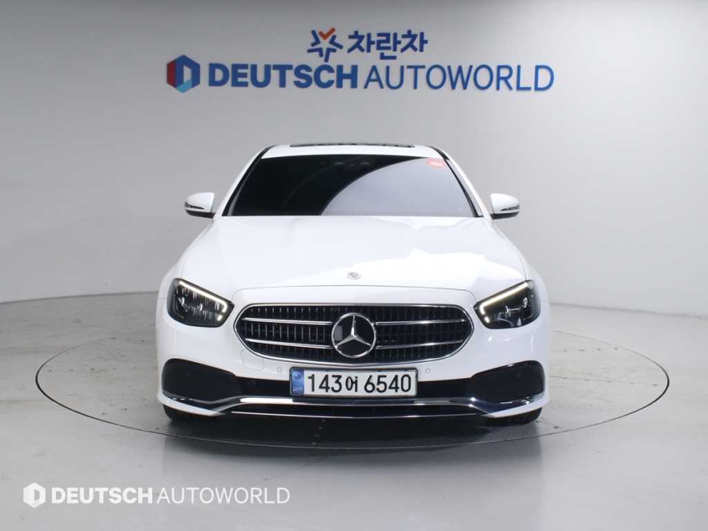 Mercedes Benz E class - Vista 3