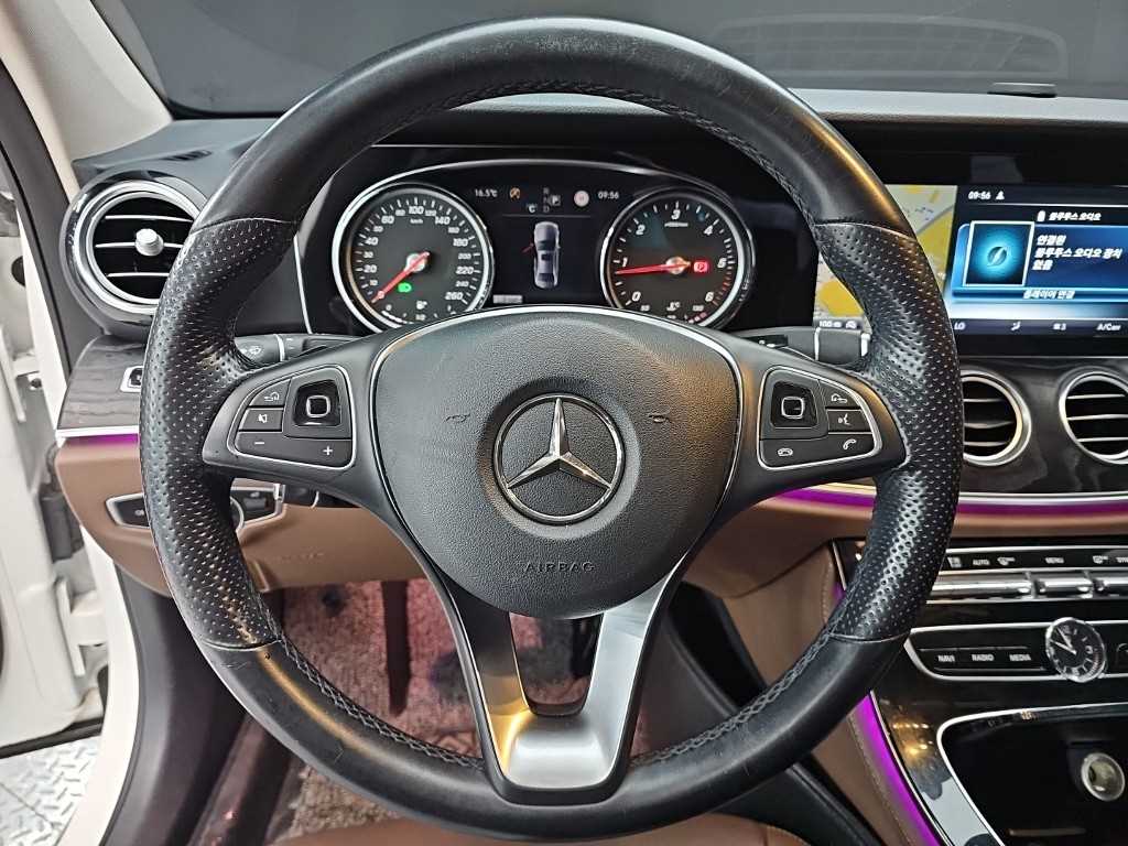 Mercedes Benz E class - Vista 9