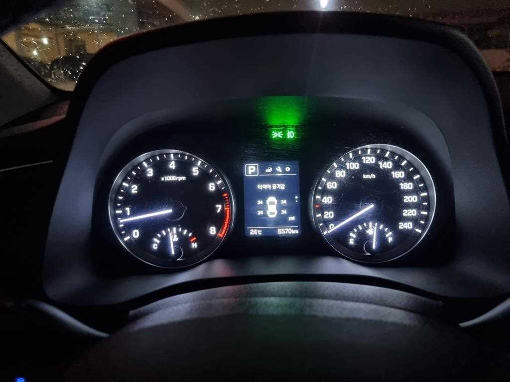 HYUNDAI Avante - Vista 5
