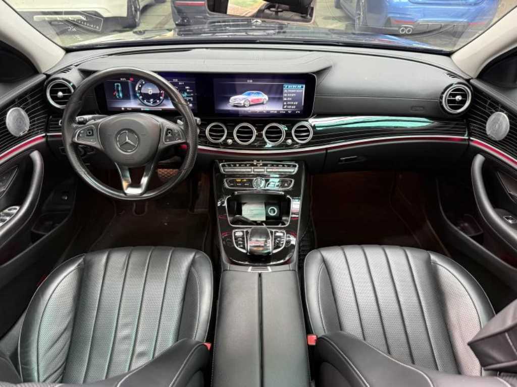 Mercedes Benz E class - Vista 6