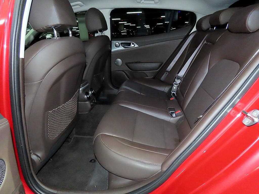 KIA Stinger - Vista 7