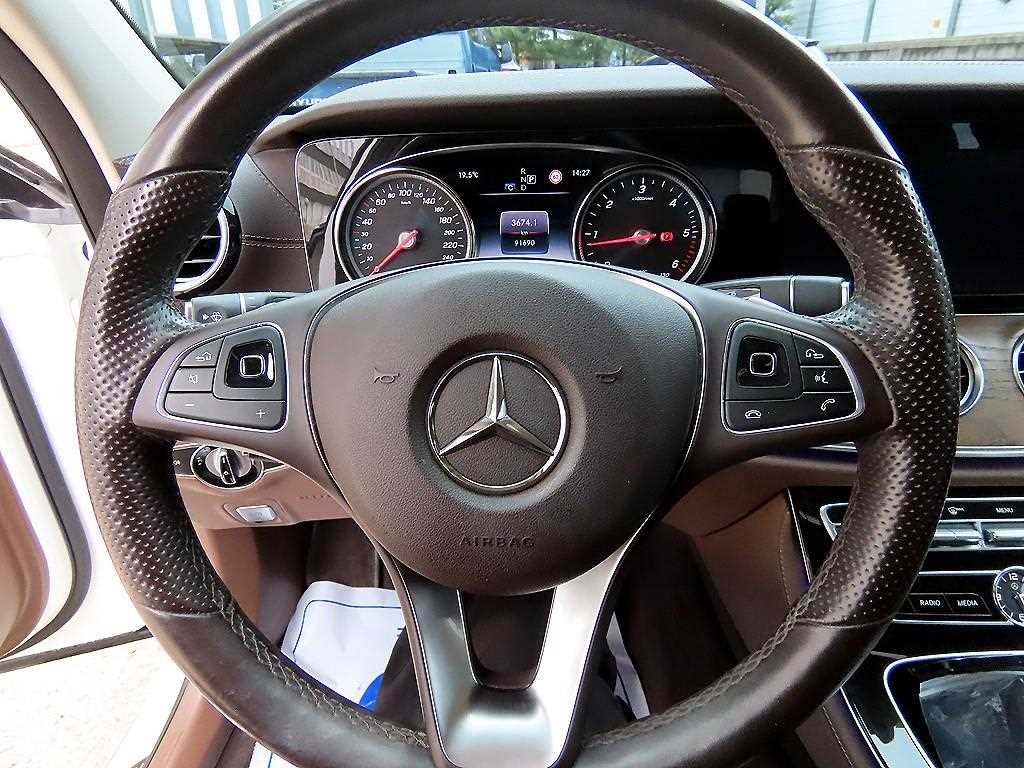 Mercedes Benz E class - Vista 8