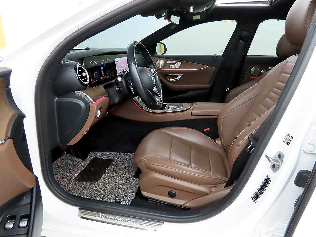 Mercedes Benz E class - Vista 5